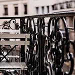 Monsieur George & - Champs-elysees Paris